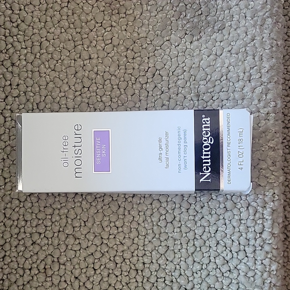 New neutrogena oil free moisture for sensitive skin 4 oz